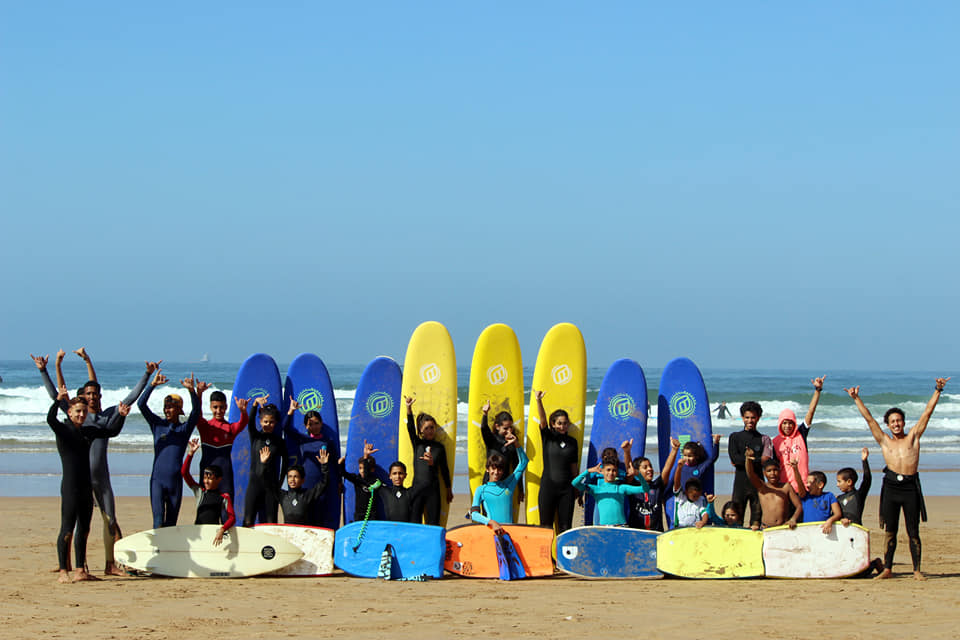 Volunteering in Morocco surflessons to local children